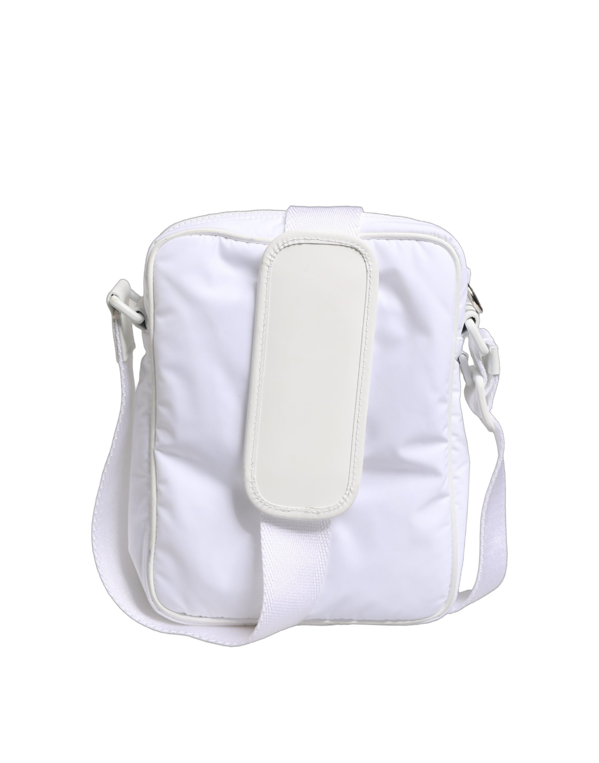 Sac à bandoulière homme Dolce & Gabbana blanc avec plaque logo, design élégant et style moderne visible sur l'image.