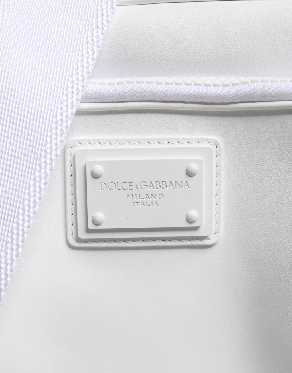 Sac bandoulière Dolce & Gabbana blanc avec plaque logo, design pour hommes, vue de face du sac à bandoulière.