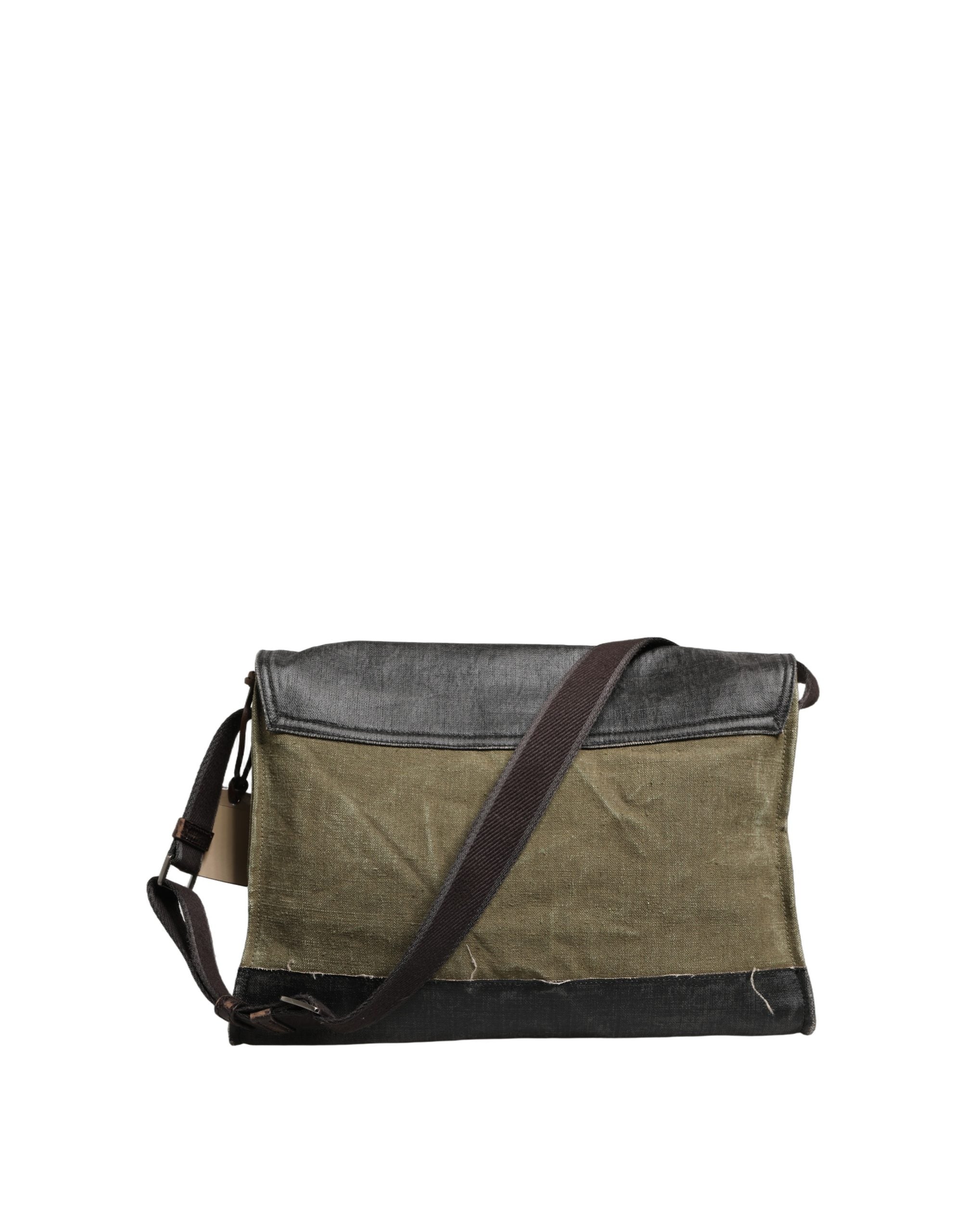 Sac messenger homme Dolce & Gabbana en vert militaire deux tons avec détails élégants, porté en travers.