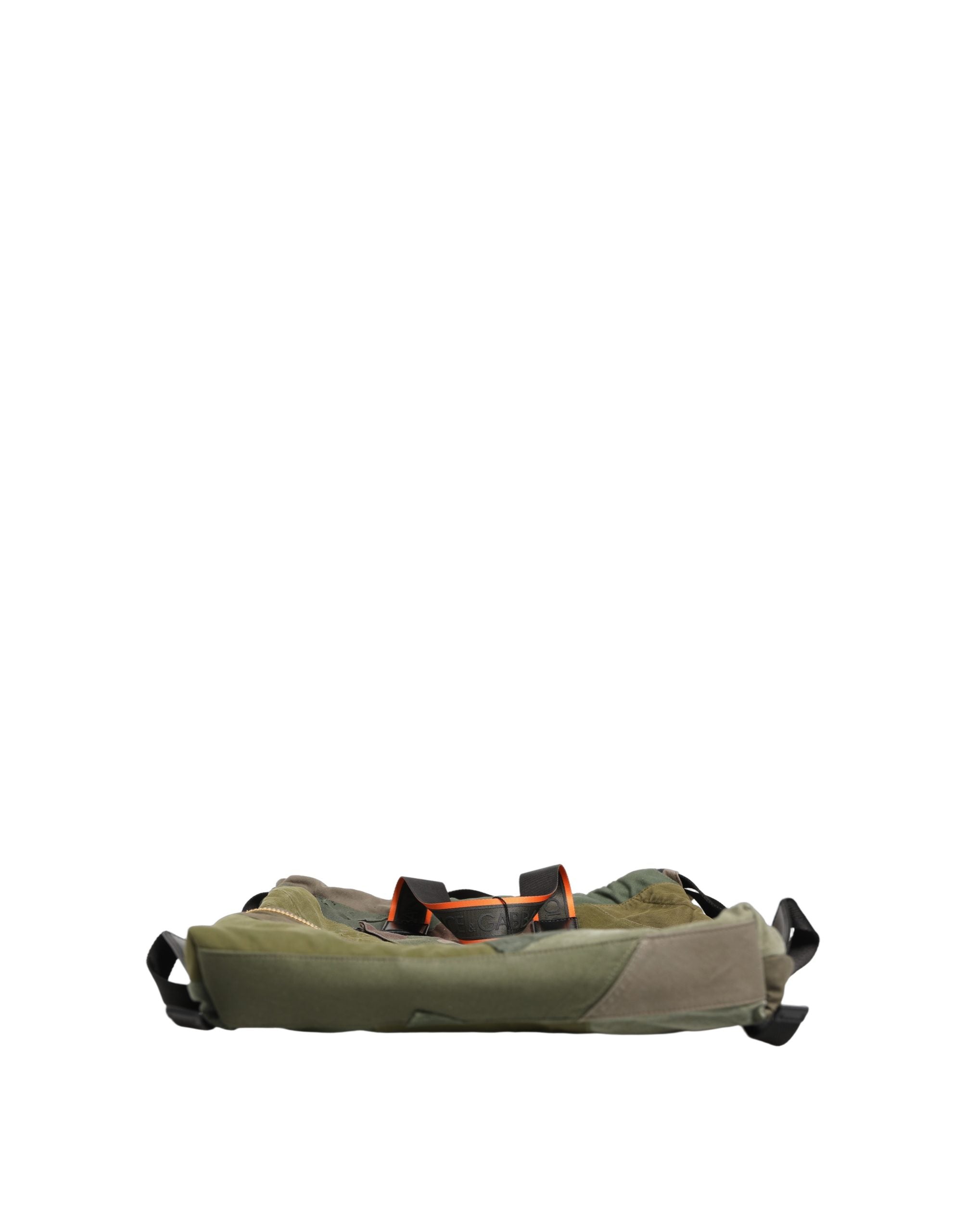 Sac à dos militaire vert patchwork Dolce & Gabbana pour homme, sac à main robuste avec design tendance et détails en patchwork.