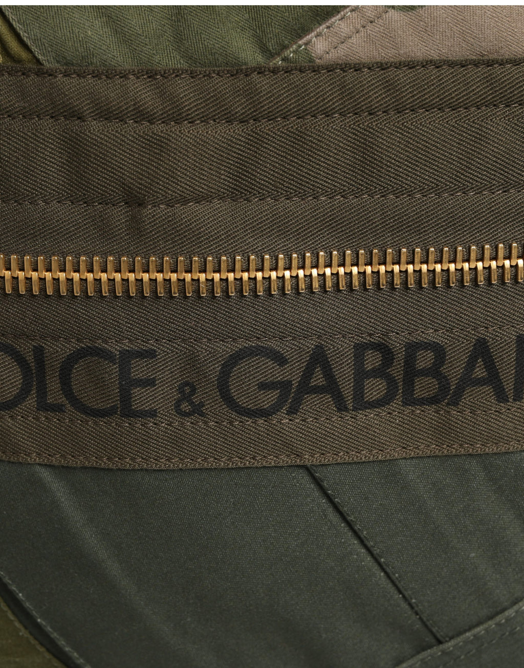 Sac à dos militaire en patchwork vert olive de Dolce & Gabbana, sac à dos pour homme avec détails de style robuste.