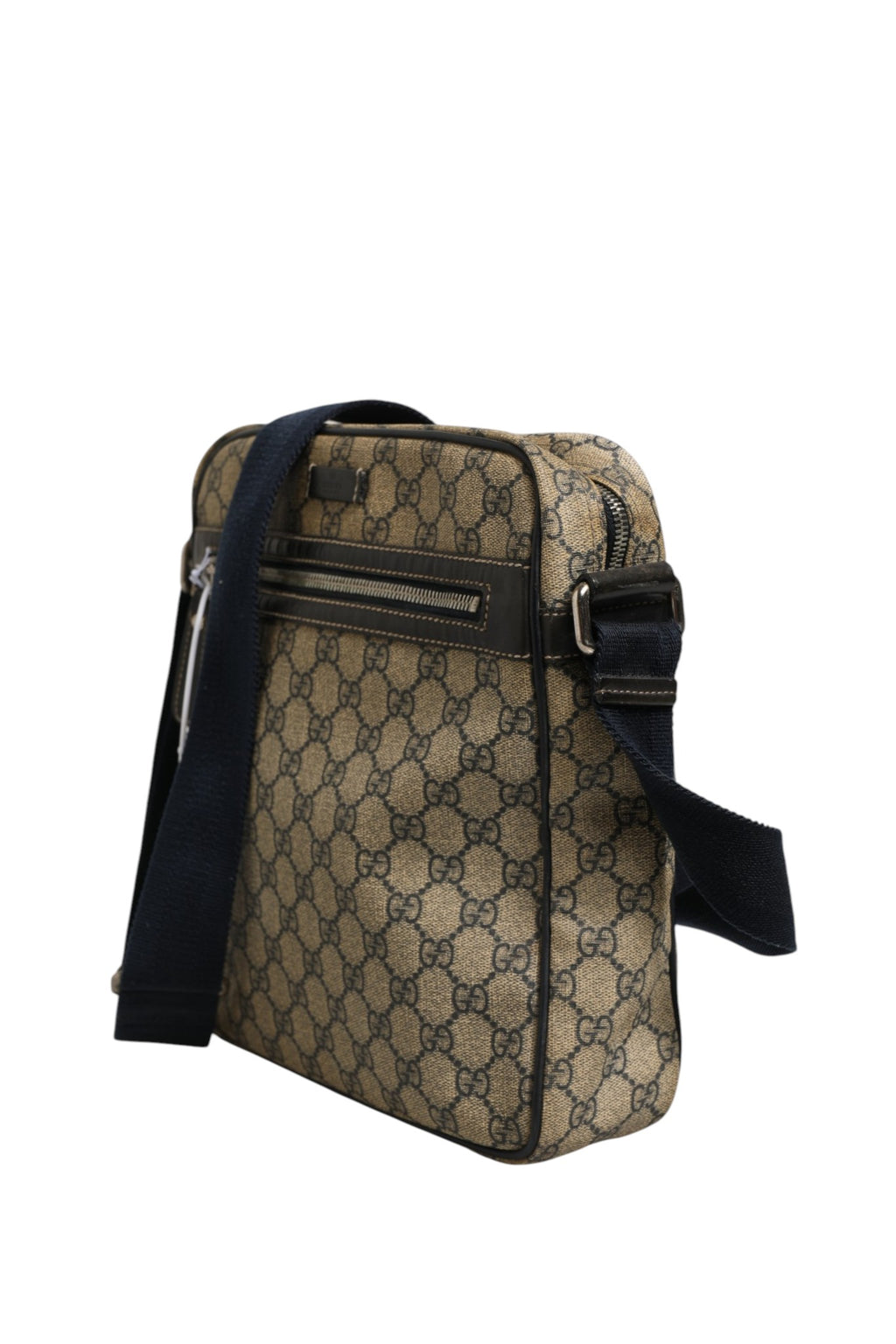 Sac à messenger Gucci Supreme en cuir avec logo emblématique, noir, porté sur l'épaule, mode élégante et sophistiquée.
