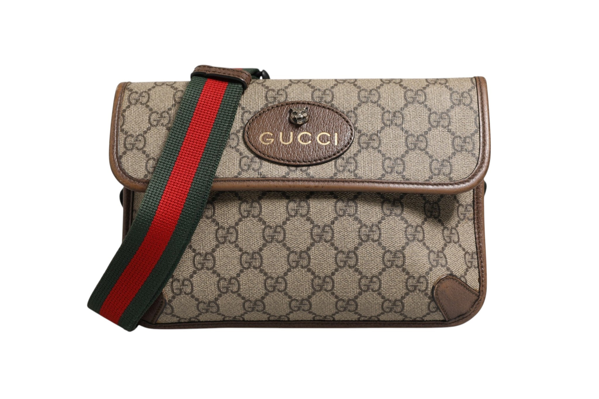 Sac bandoulière Gucci Supreme Neo Vintage Web, en cuir avec logo Gucci et détails vintage, porté en bandoulière.