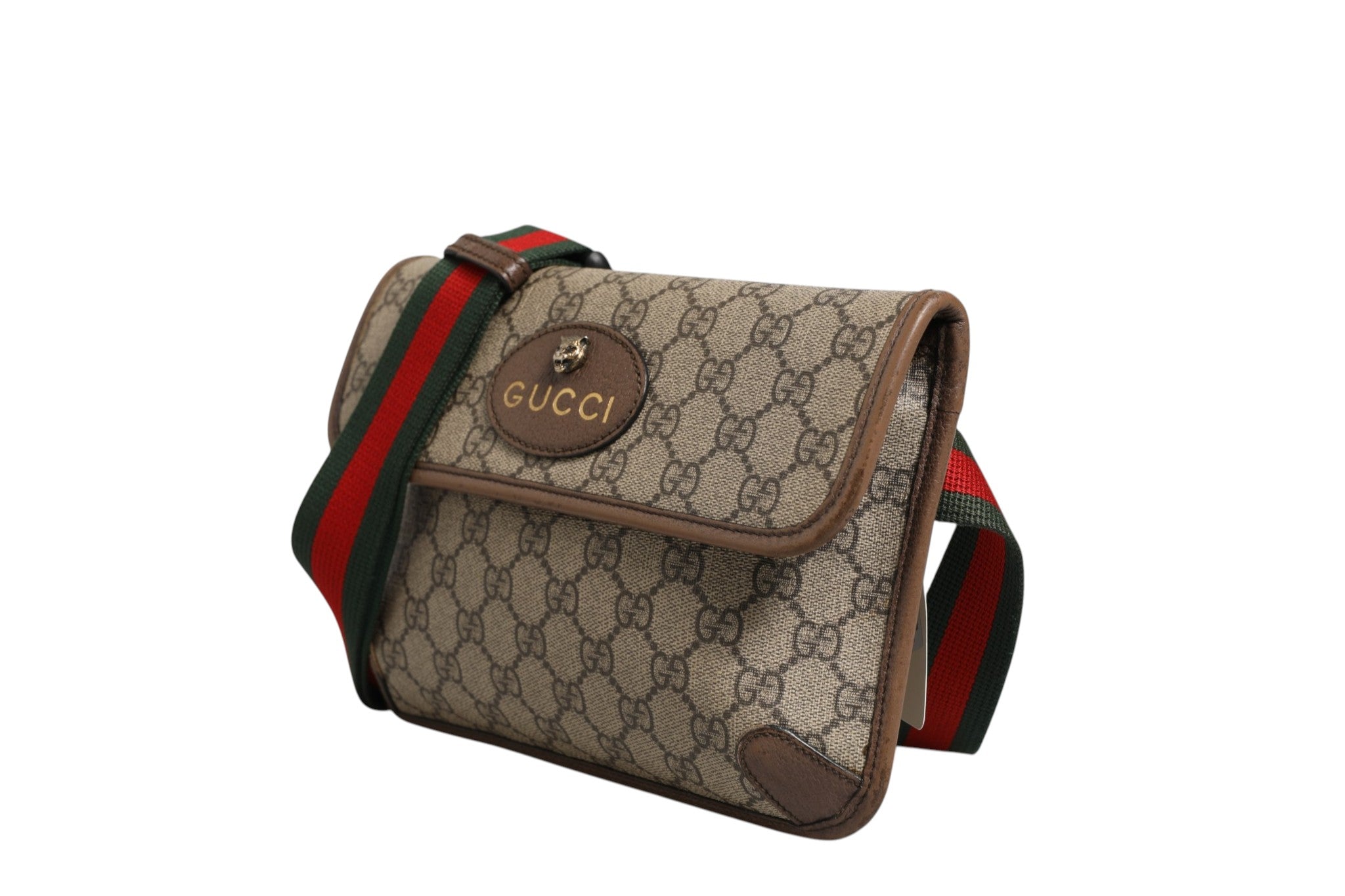 Sac bandoulière Gucci Supreme Neo Vintage Web, en cuir avec logo Gucci, détail de la sangle tissée, vue de face.