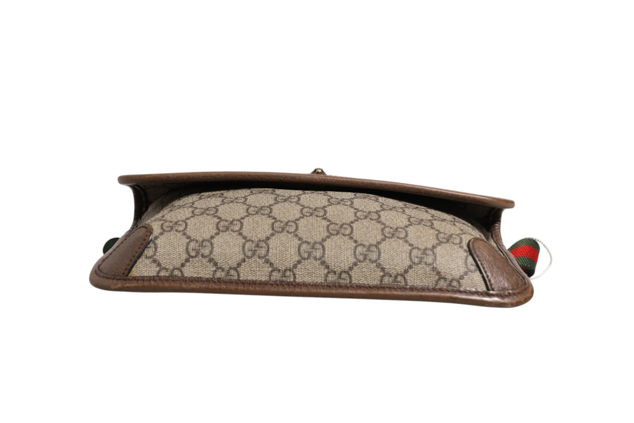 Sac banane Gucci Supreme Neo Vintage Web, en toile avec détails en cuir et logo Gucci, porté en bandoulière.