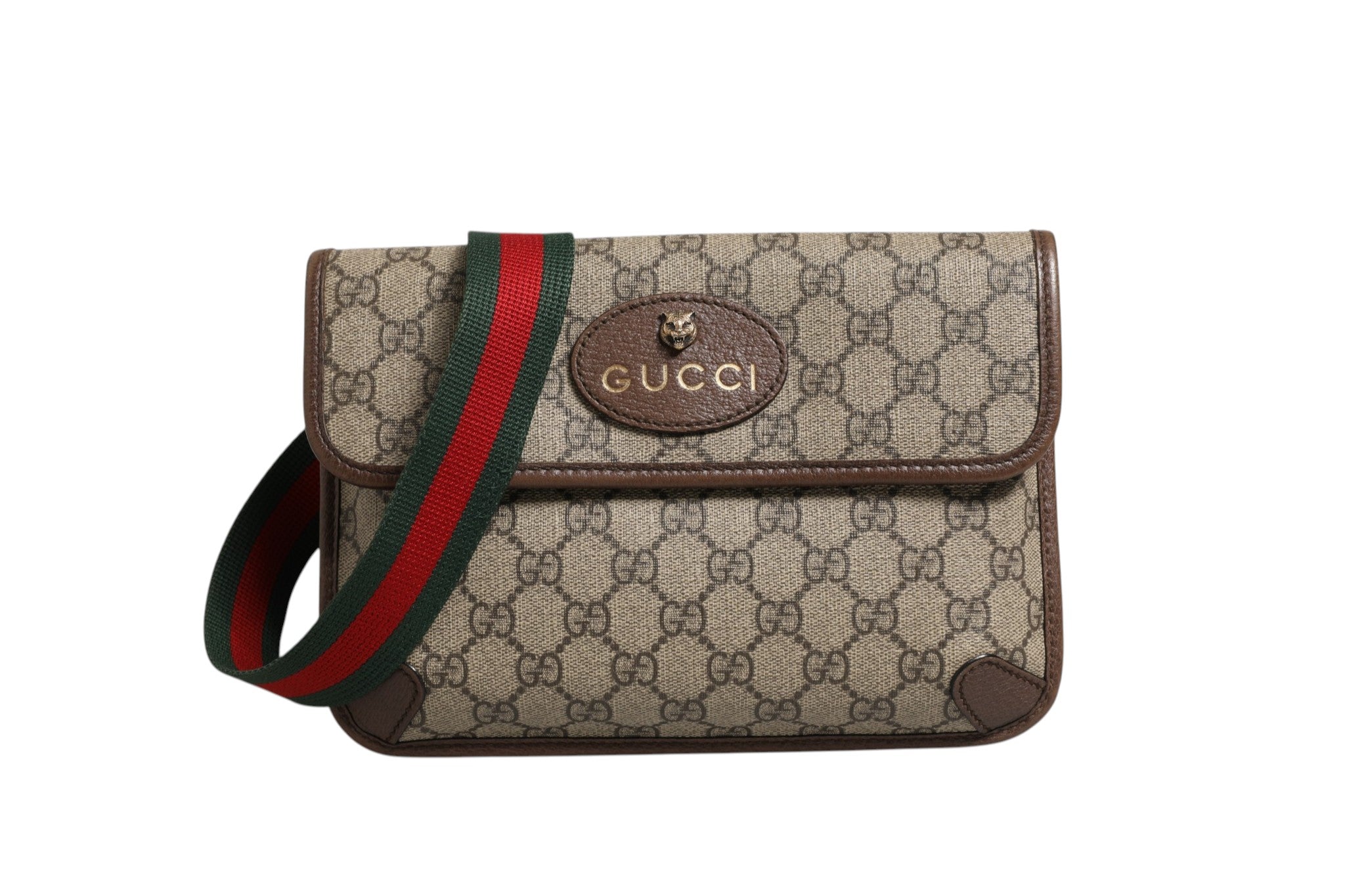 Sac banane Gucci Supreme Monogram Neo Vintage Web en cuir marron avec logo Gucci visible, mode tendance et élégante.