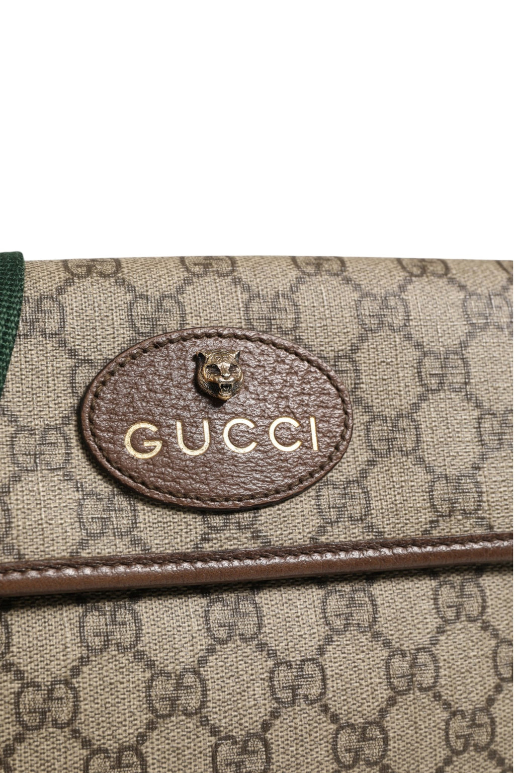 Sac banane Gucci Supreme Monogram Neo Vintage Web en cuir marron, avec logo emblématique et design élégant.