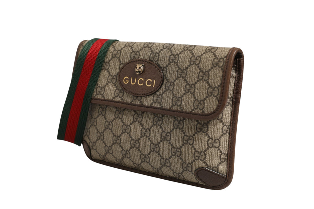 Sac banane Gucci Supreme Monogram Neo Vintage Web en cuir marron avec logo emblématique et bandoulière en toile.