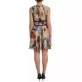 Robe courte beige à fleurs sans manches de Dolce & Gabbana, coupe A-line élégante et fleuries, pour femme.