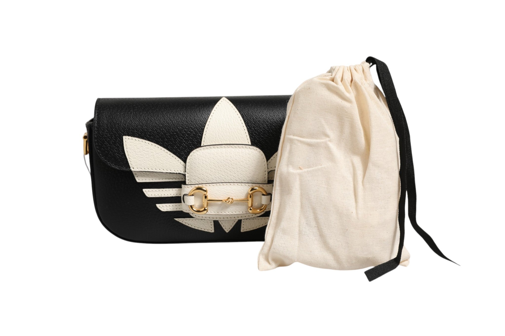 Sac à main Gucci Horsebit 1955 avec bandoulière, en cuir beige et détails dorés, visible sur l'image.