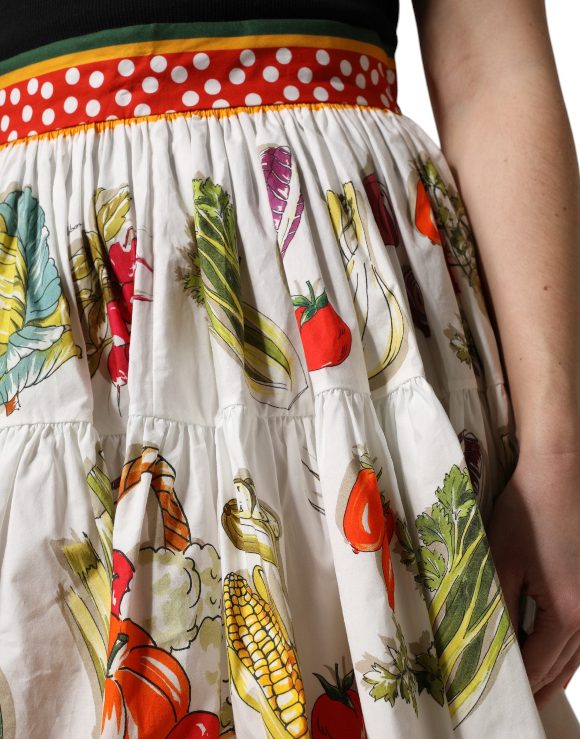Jupe courte en popeline Dolce & Gabbana à imprimé végétal multicolore, style mini avec motif coloré.