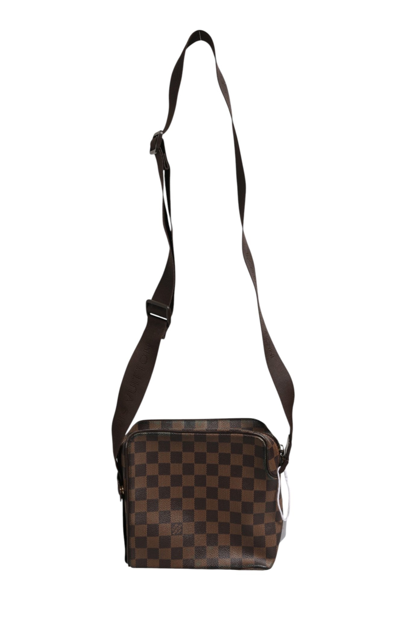 Sac messenger Louis Vuitton Damier Ebene Olav PM avec motif à damier, bandoulière réglable et intérieur spacieux.