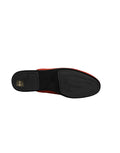Chaussures slippers pour homme Dolce & Gabbana en daim rouge DG King, élégantes et confortables, vues de face sur fond blanc.