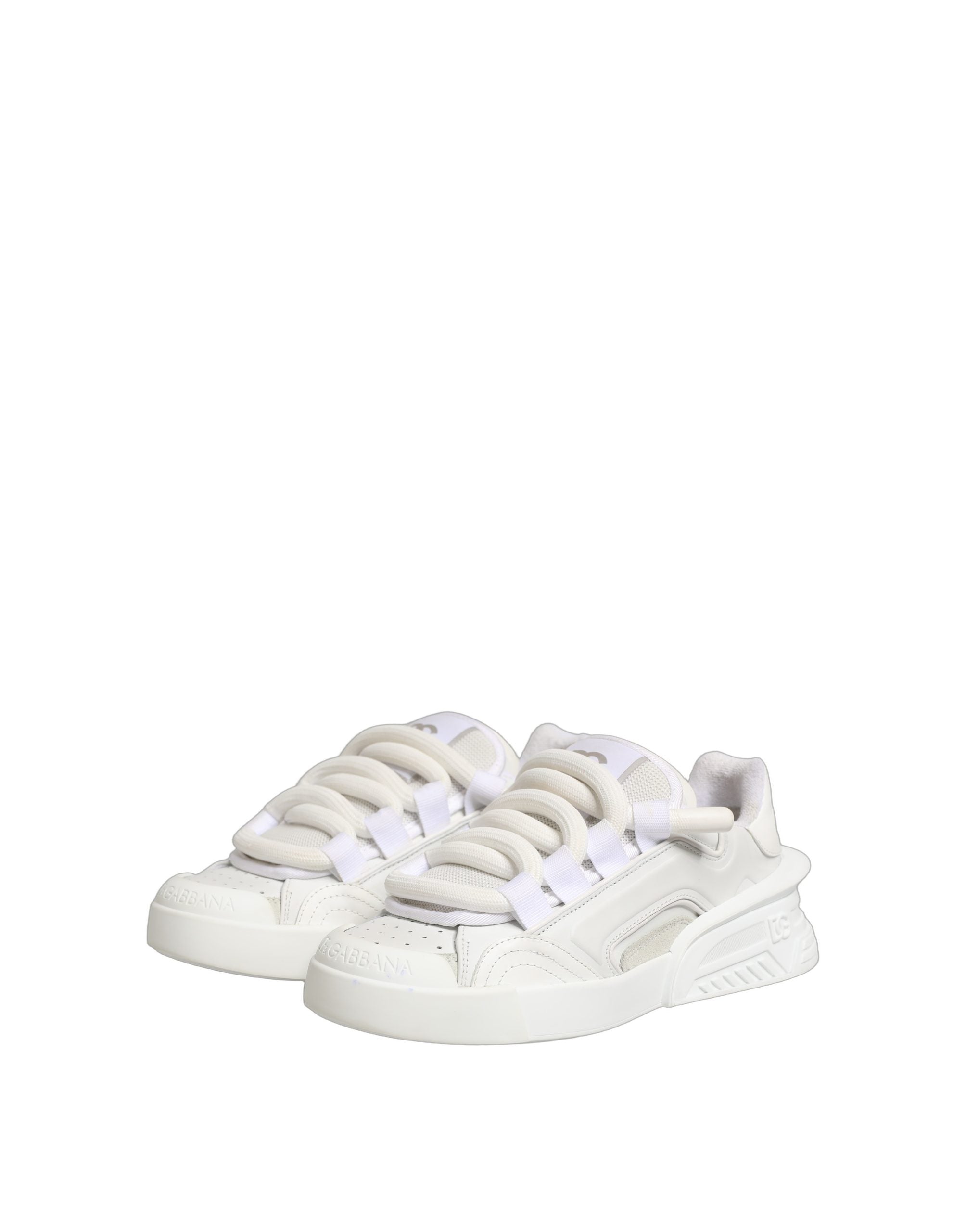 Chaussures basses en cuir de veau blanc Dolce & Gabbana, sneakers élégants avec design épuré et détails sophistiqués.