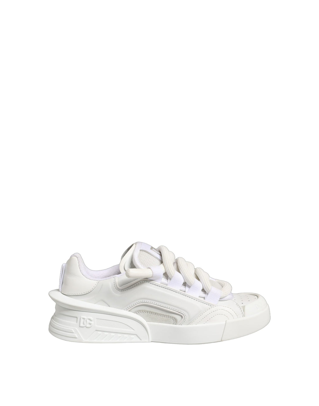 Chaussures sneakers basses en cuir de veau blanc de Dolce & Gabbana, vue latérale avec semelle blanche et design élégant.