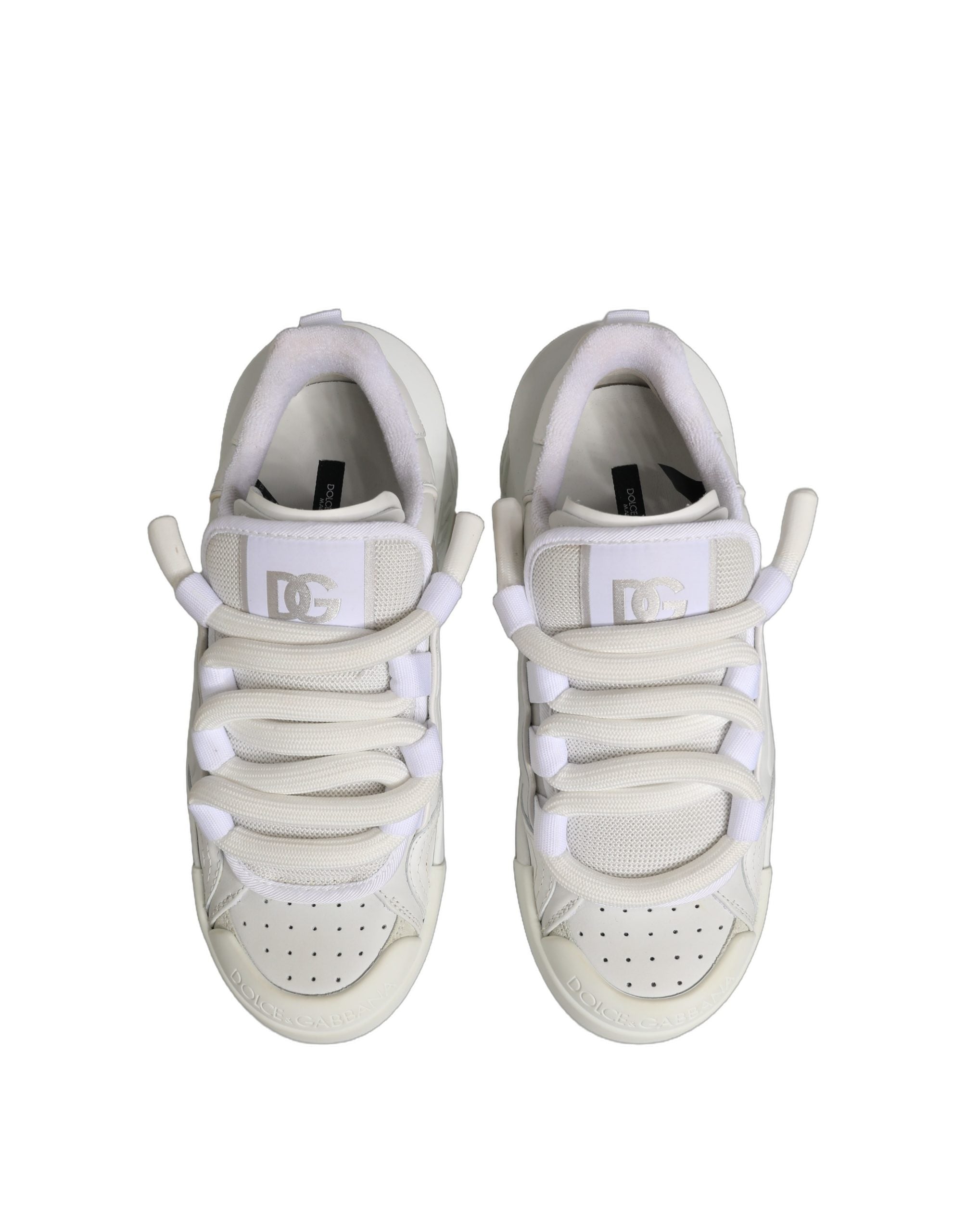 Chaussures basses en cuir de veau blanc Dolce & Gabbana, sneakers élégants avec détails modernes.