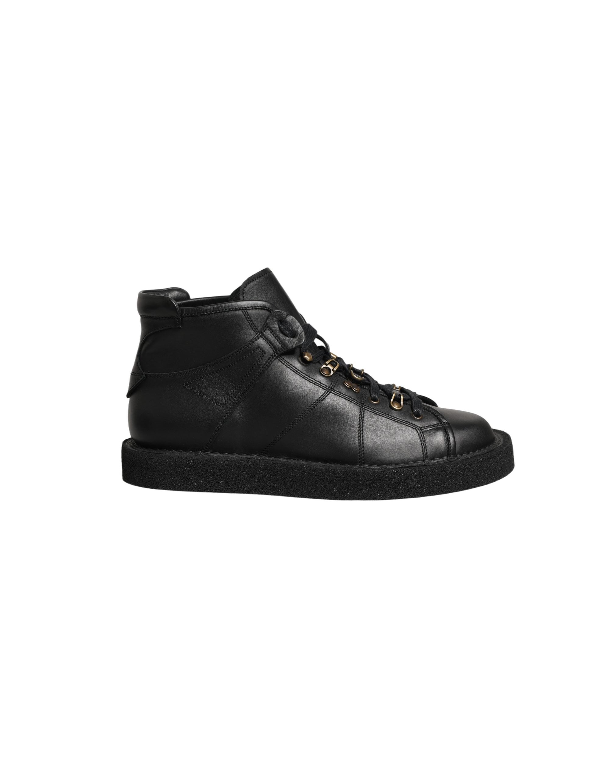 Bottines noires en cuir pour homme de Dolce & Gabbana avec lacets, semelle solide et design élégant.