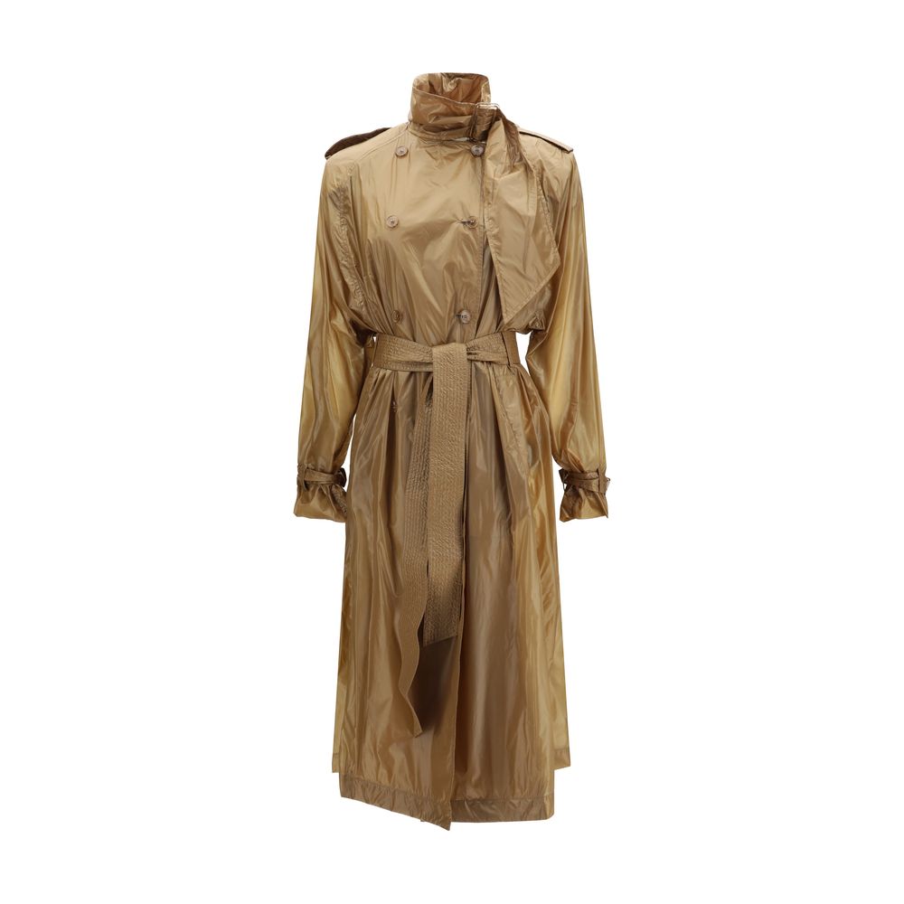 Imperméable beige en polyamide de Saint Laurent, trench coat élégant avec ceinture et boutons, porté sur un mannequin.