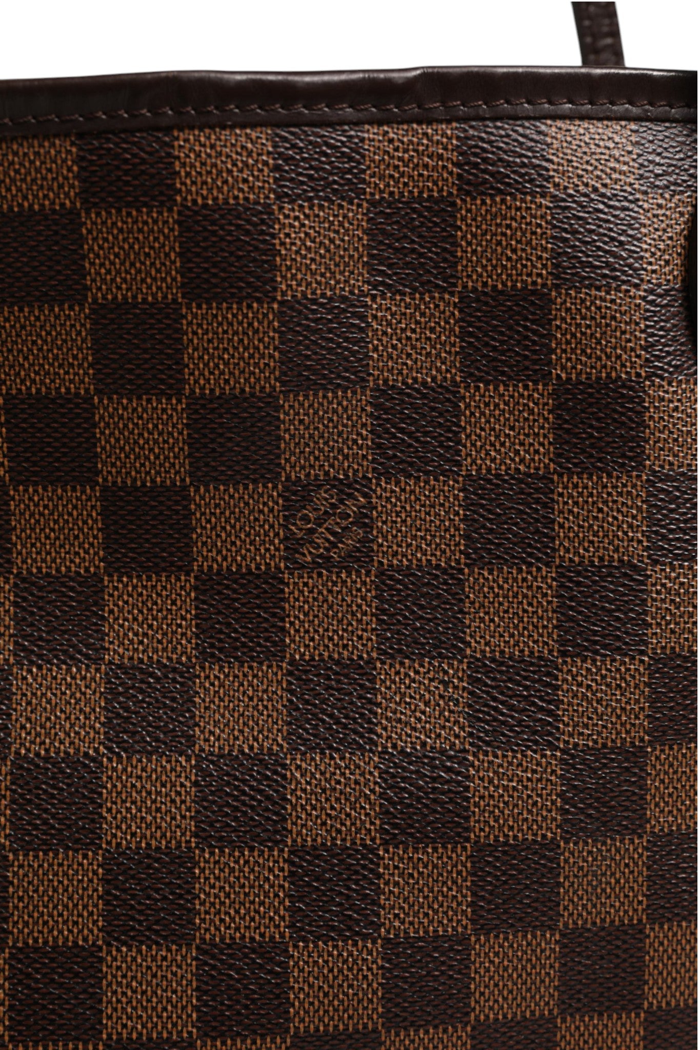 Sac à main Louis Vuitton Neverfull MM en toile Damier Ebene, grand modèle avec poignées en cuir et intérieur spacieux.