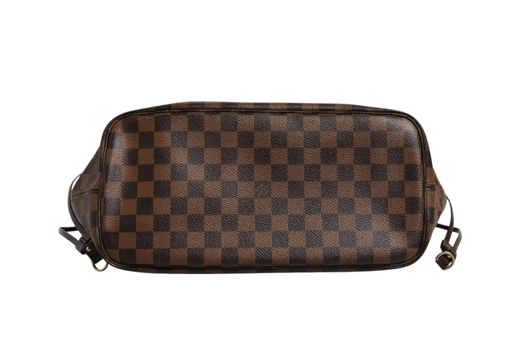 Sac à main Louis Vuitton Neverfull MM en toile Damier Ebene avec poignées en cuir et intérieur spacieux.