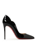 Chaussures Christian Louboutin Hot Chick en cuir verni noir avec talons de 10 cm, style élégant et sophistiqué.