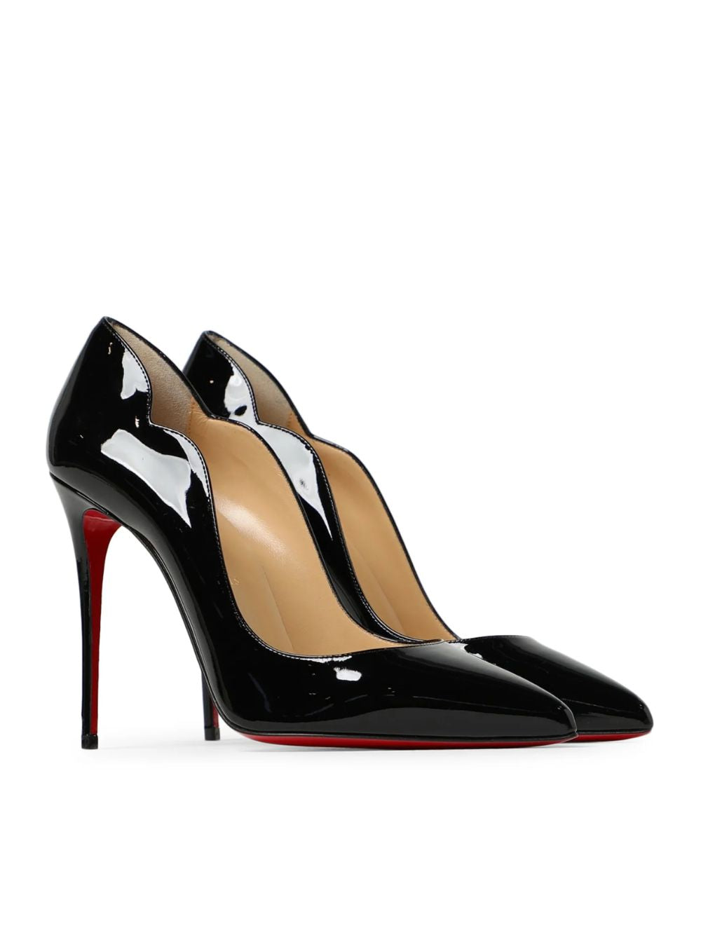 Escarpins Christian Louboutin Hot Chick en cuir verni noir avec talon de 10 cm et semelle rouge emblématique.