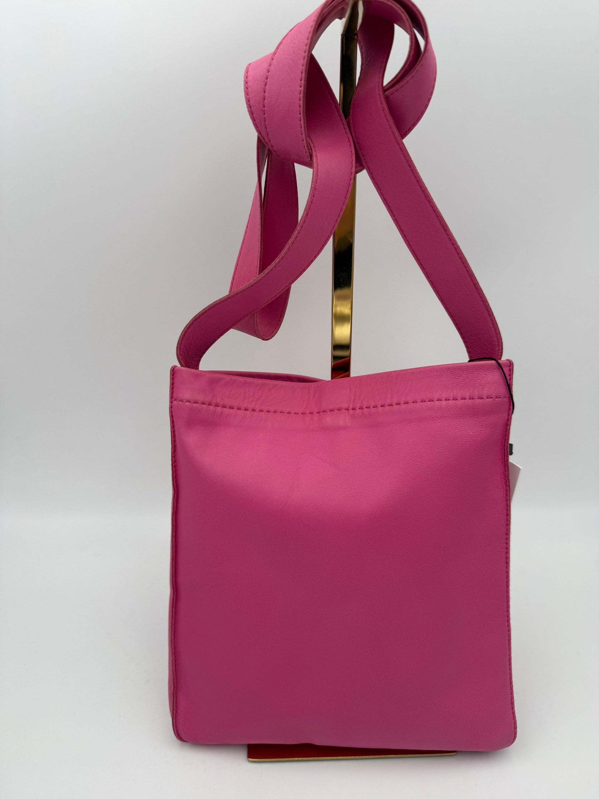 Sac à main Hermès Clou de Selle en cuir élégant, avec détails en métal et poignée, vue de face.
