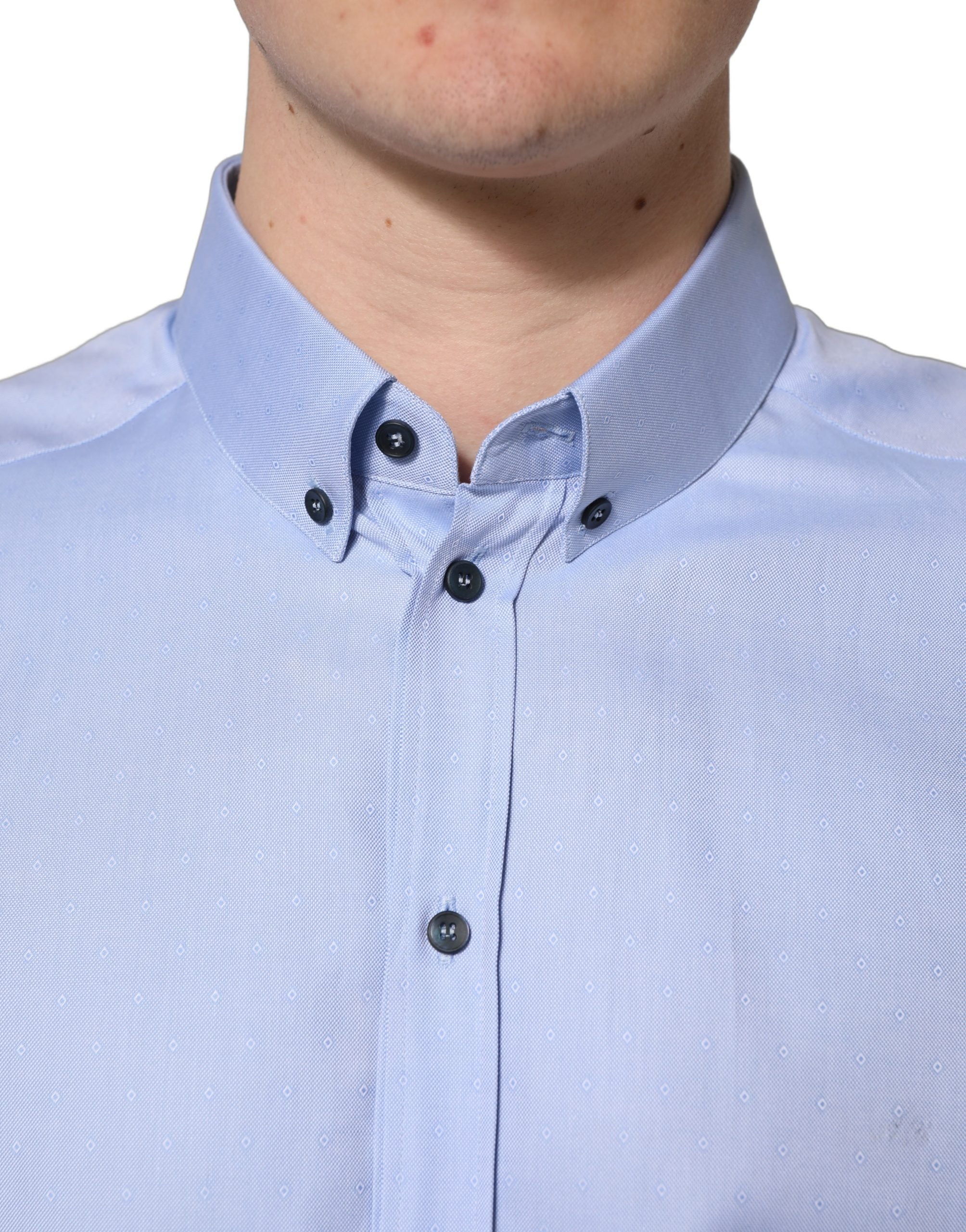 Chemise homme formelle en coton Dolce & Gabbana Light Blue, élégante et ajustée, avec col classique et boutons apparents.