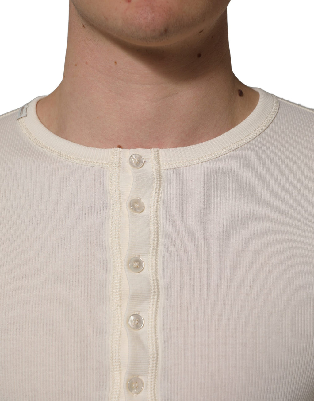 Pull à manches longues blanc Dolce & Gabbana, pull-over henley en coton, détails élégants et style sophistiqué.