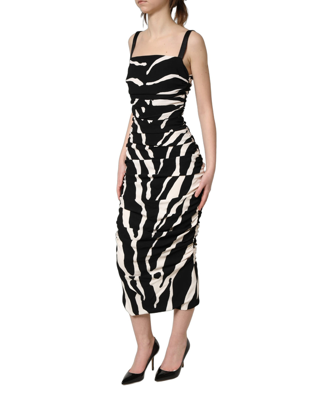 Robe longue en cady noir et blanc à motif zèbre de Dolce & Gabbana, longueur jusqu'aux mollets, pour un style élégant et audacieux.