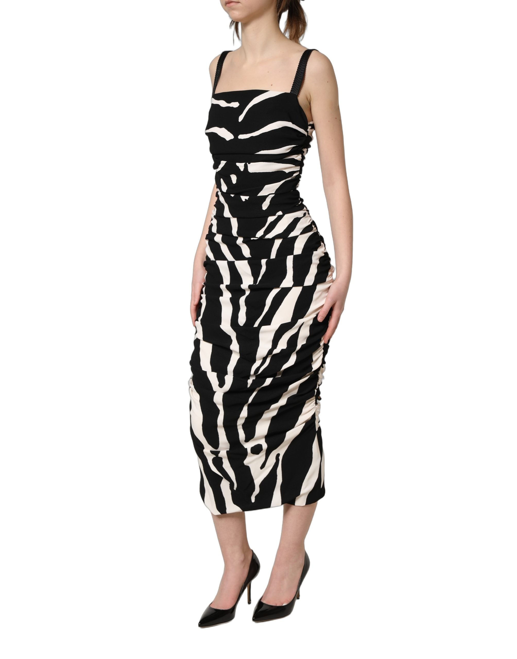 Robe longue en cady noir et blanc à motif zèbre de Dolce & Gabbana, longueur jusqu'aux mollets, pour un style élégant et audacieux.