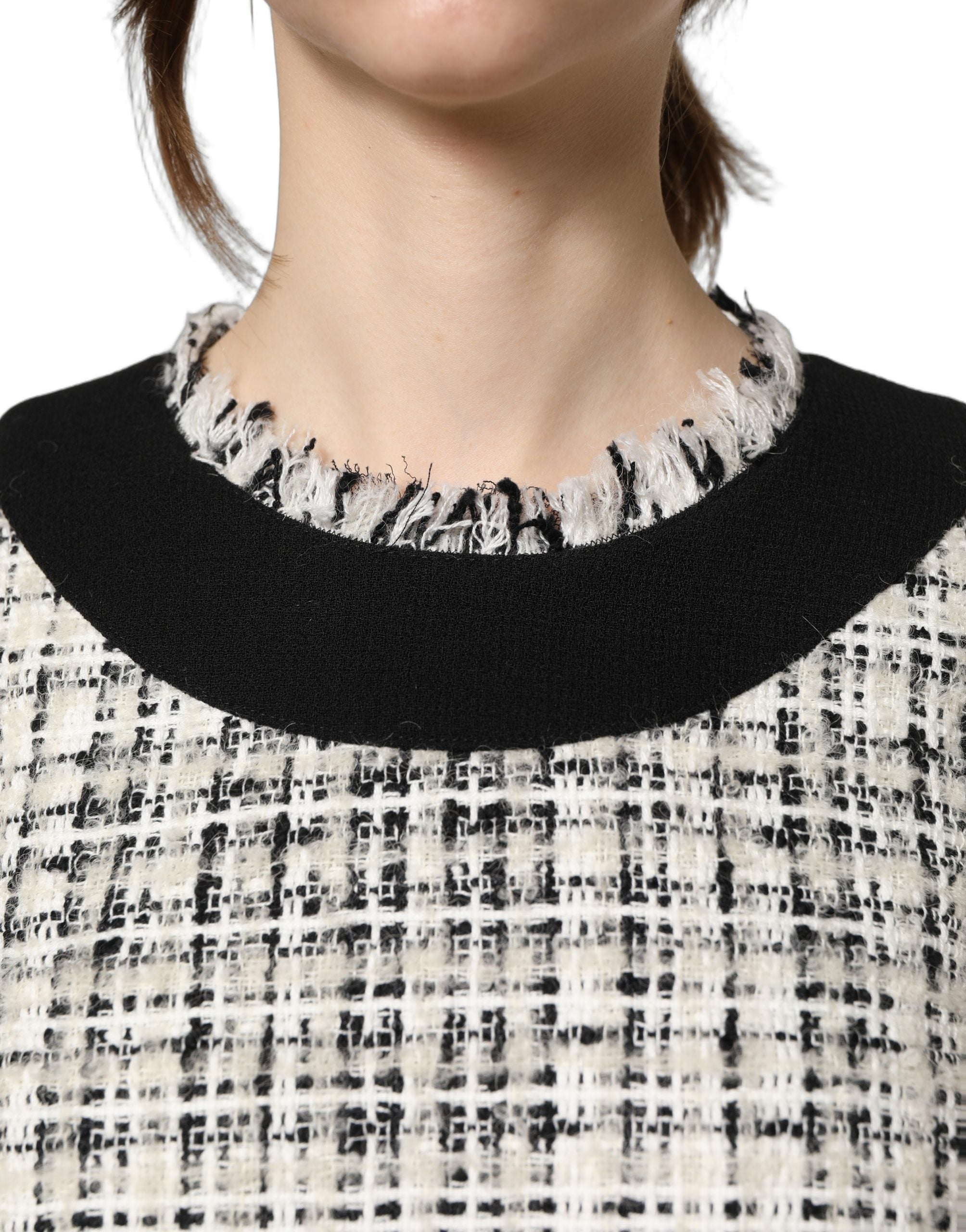 Robe midi trapèze en tweed noir et blanc de Dolce & Gabbana, élégante et sophistiquée, vue de face.