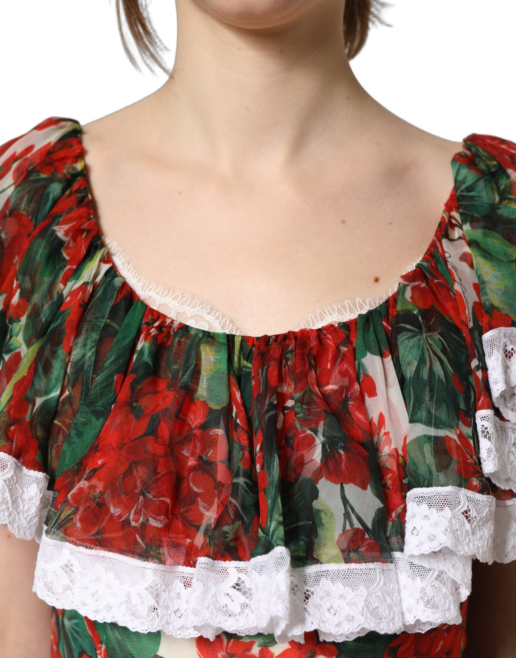 Robe longue Dolce & Gabbana à fleurs de geranium multicolores en dentelle, style élégant et sophistiqué.