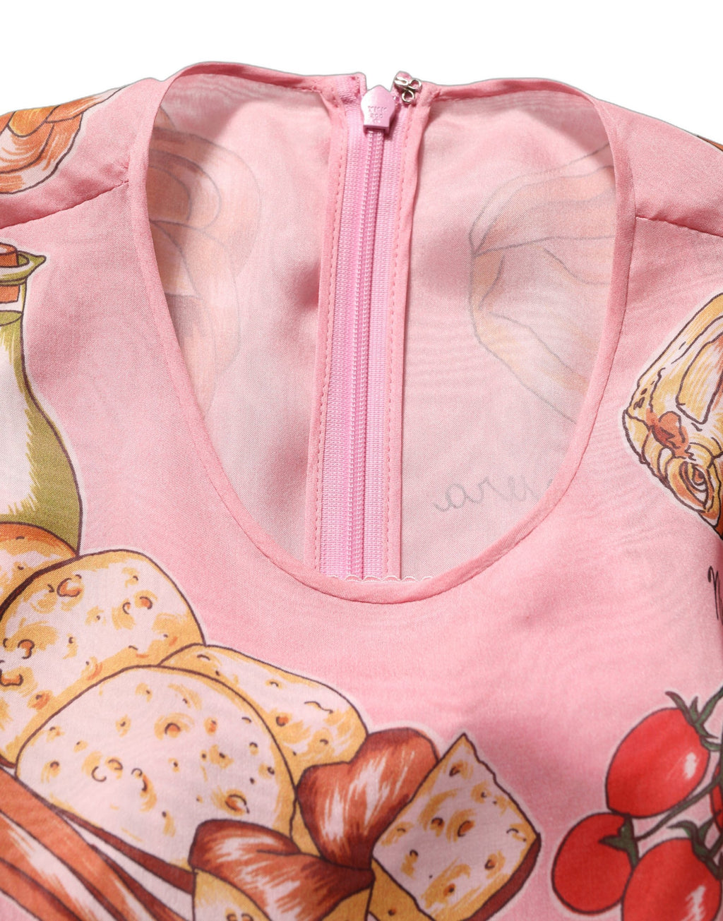 Robe longue plissée Dolce & Gabbana Light Pink avec motif pain, élégante et fluide, pour un style sophistiqué et féminin.
