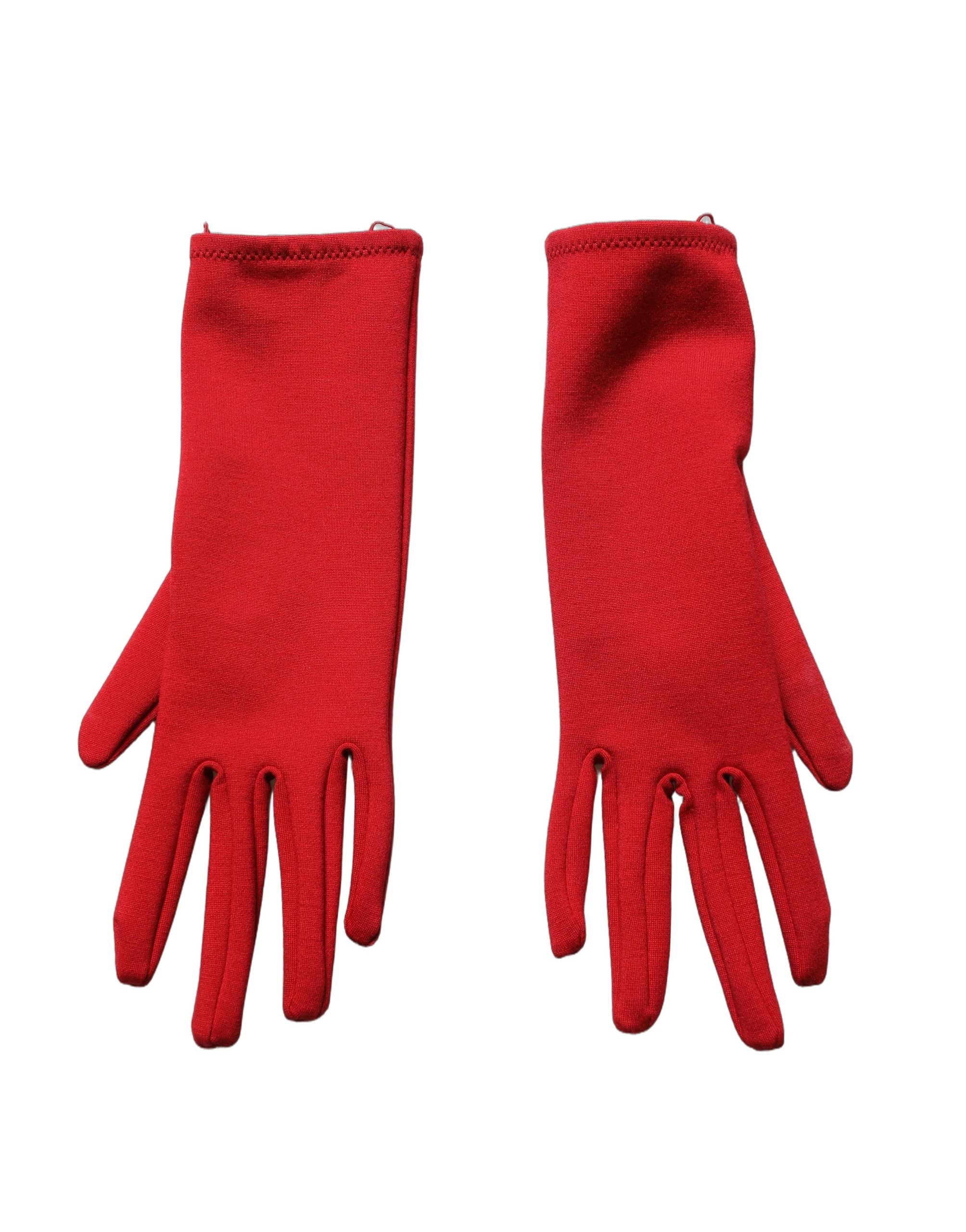 Robe rouge Dolce & Gabbana, robe droite moulante avec découpes, manches longues et gants intégrés, élégante et moderne.
