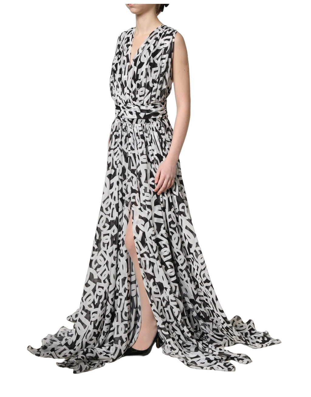 Robe longue sans manches en noir et blanc Dolce & Gabbana avec logo, longueur au sol, élégante et sophistiquée.