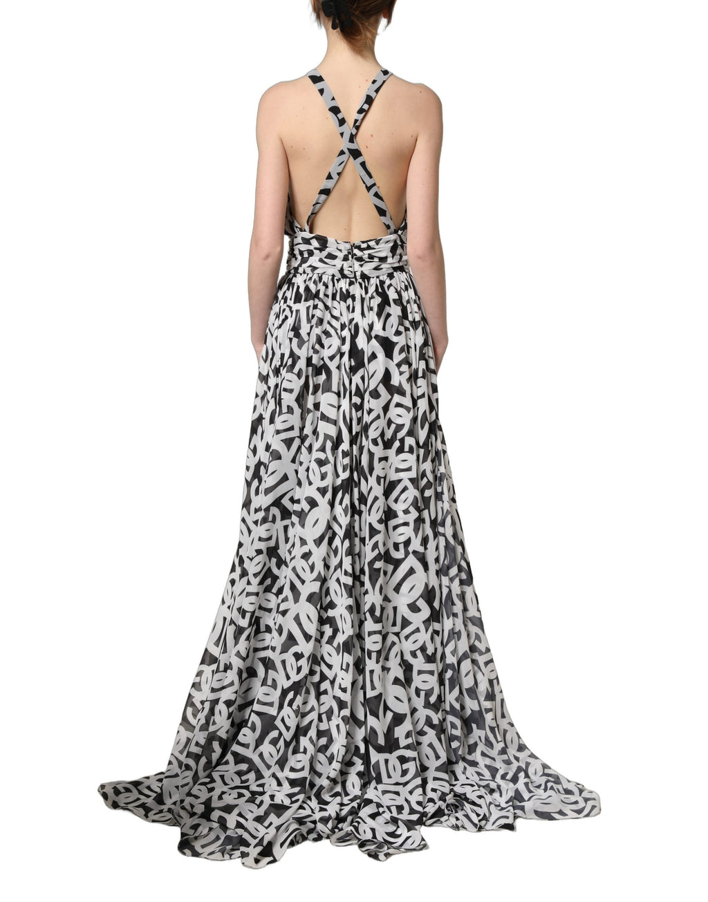 Robe longue sans manches Dolce & Gabbana noire et blanche avec logo, déployée au sol, élégante et fluide.