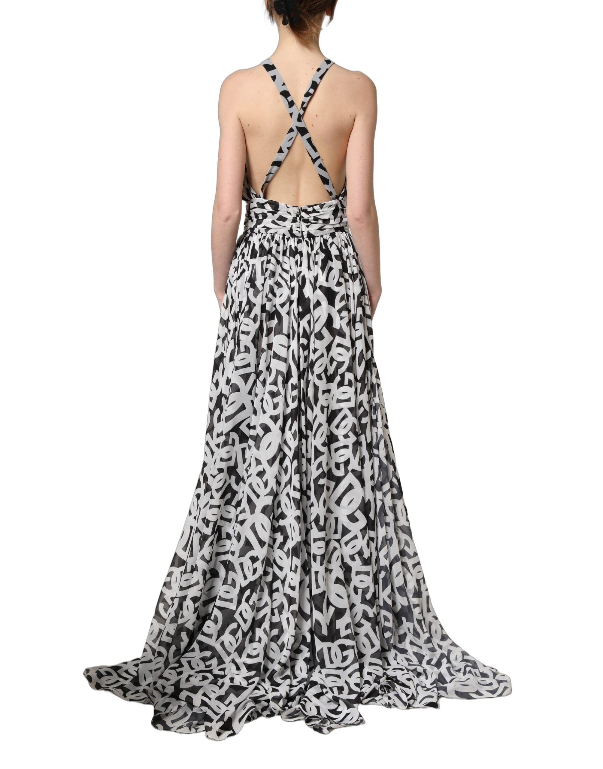 Robe longue sans manches Dolce & Gabbana noire et blanche avec logo, déployée au sol, élégante et fluide.