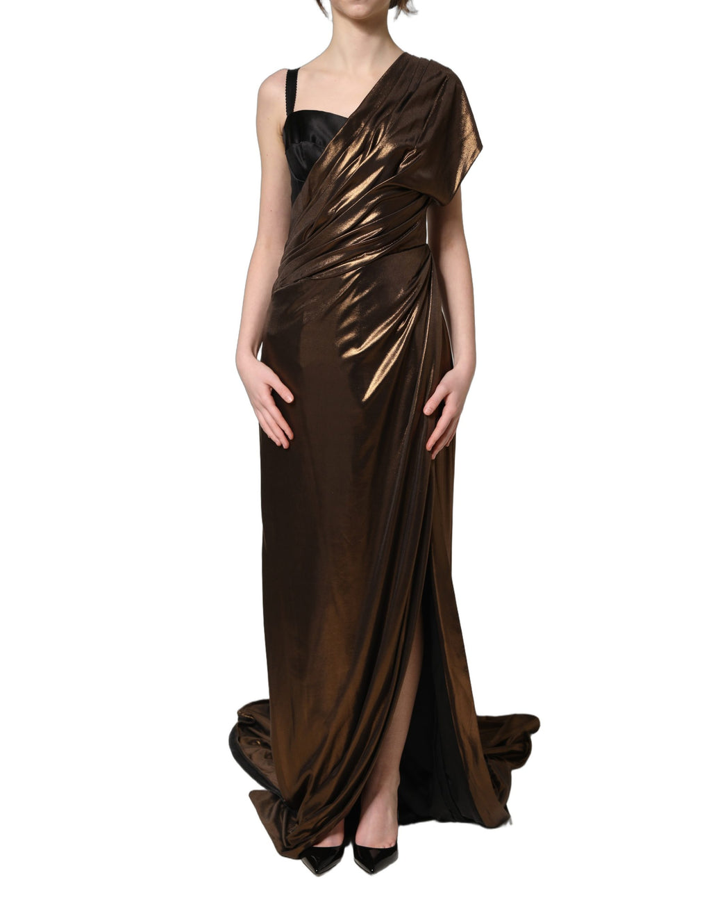 Robe asymétrique dorée de Dolce & Gabbana avec drapé d'une seule épaule, élégante et sophistiquée.