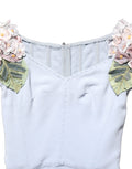 Robe Dolce & Gabbana Light Blue avec manches capuchon et embellissements à fleurs d'hydrangea, élégante et sophistiquée.