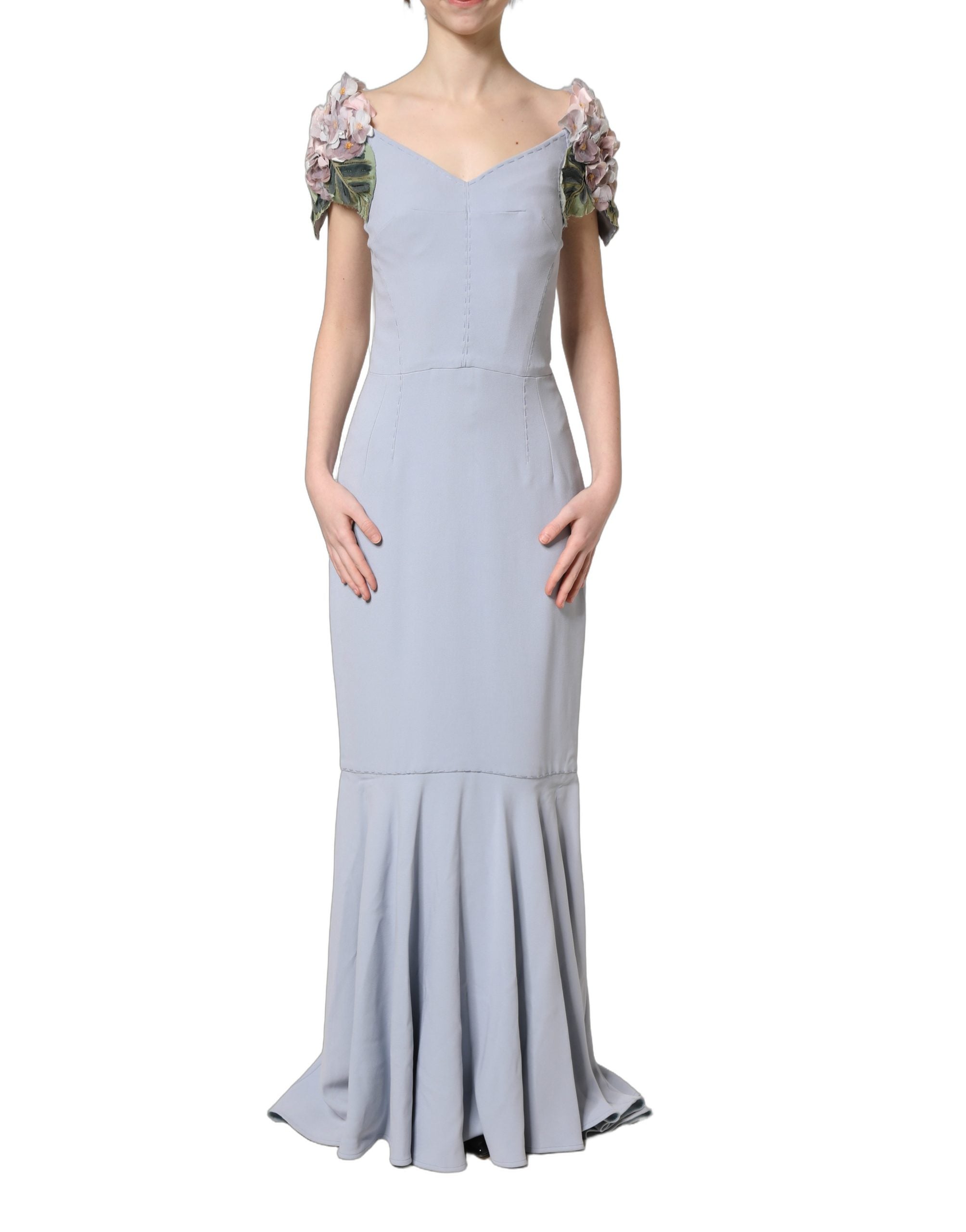 Robe Dolce & Gabbana Light Blue avec manches capuchon, détails embellis et motif hortensia, robe élégante pour femmes.