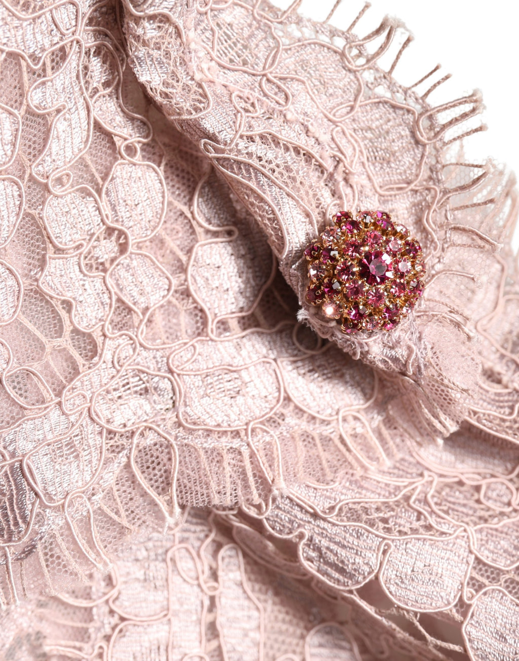 Robe de soirée Dolce & Gabbana en dentelle rose à manches longues, élégante et raffinée pour les occasions spéciales.