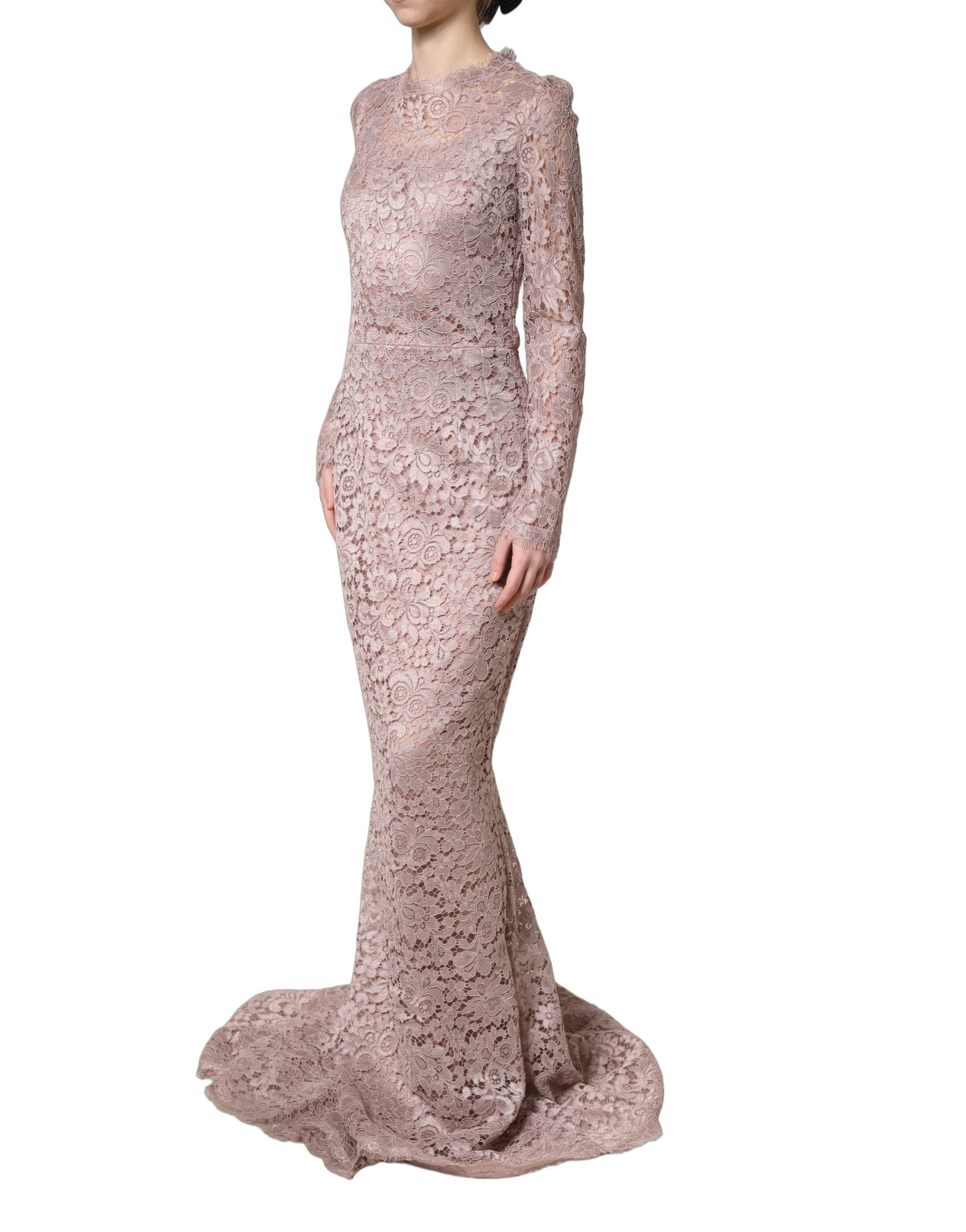 Robe de soirée longue en dentelle rose Dolce & Gabbana à manches longues, élégante et sophistiquée, pour occasions spéciales.