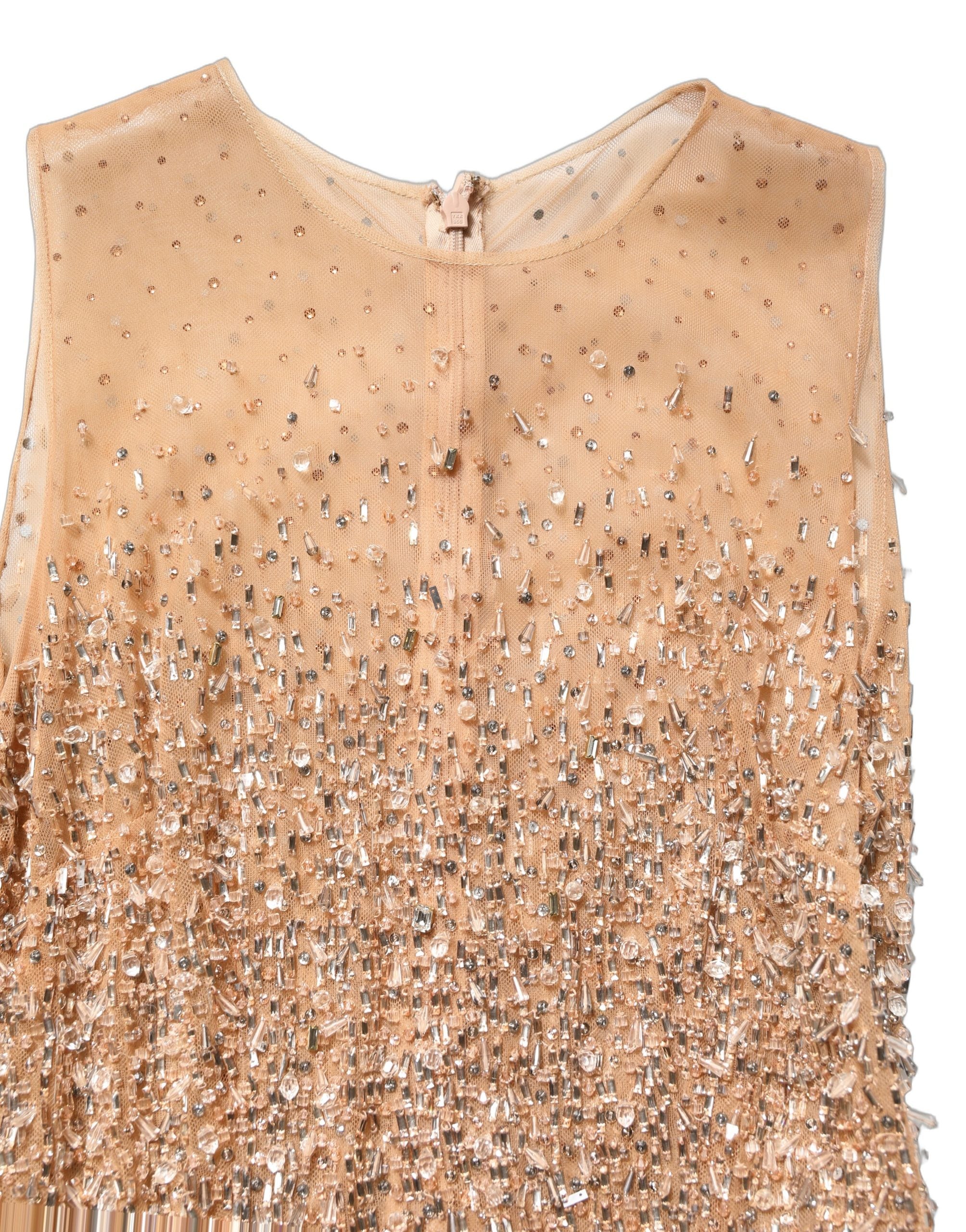 Robe sirène marron Dolce & Gabbana ornée de cristaux brillants et de détails élégants, vêtement de soirée sophistiqué.