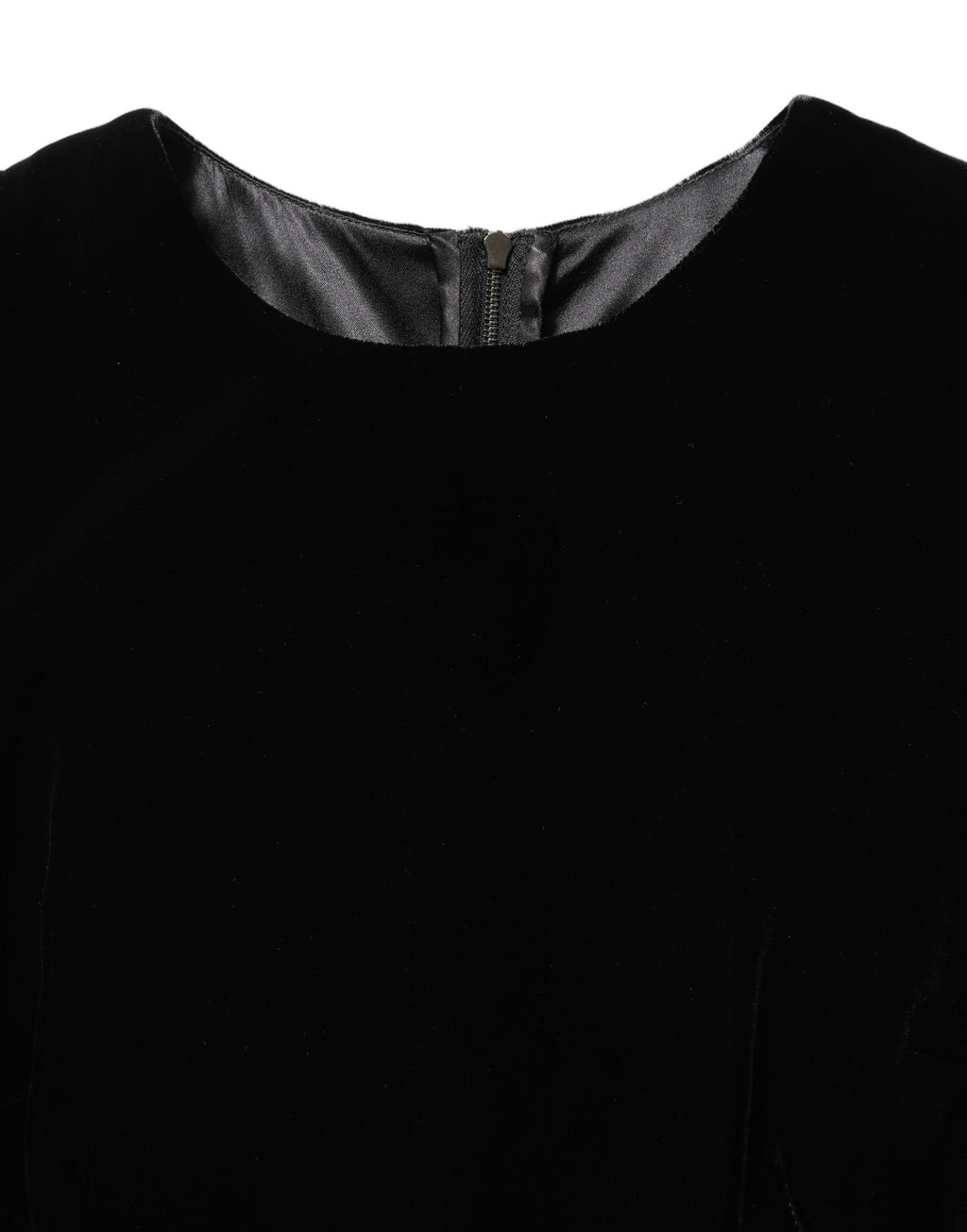 Robe longue en viscose et velours noir de Dolce & Gabbana, silhouette élégante et tissu luxueux visible sur l'image.
