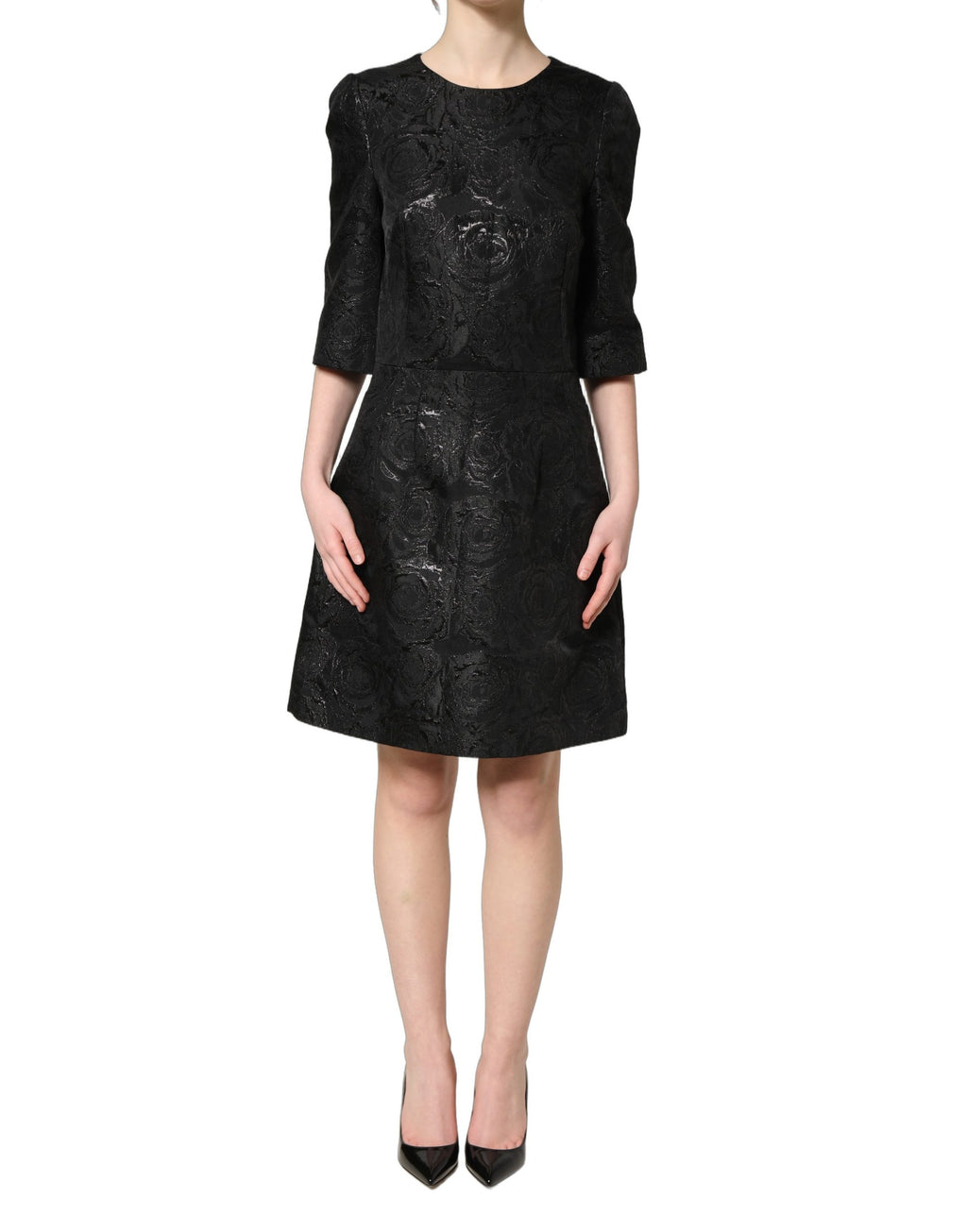 Robe noire à jacquard floral Dolce & Gabbana avec coupe évasée fluide et style élégant pour femme.