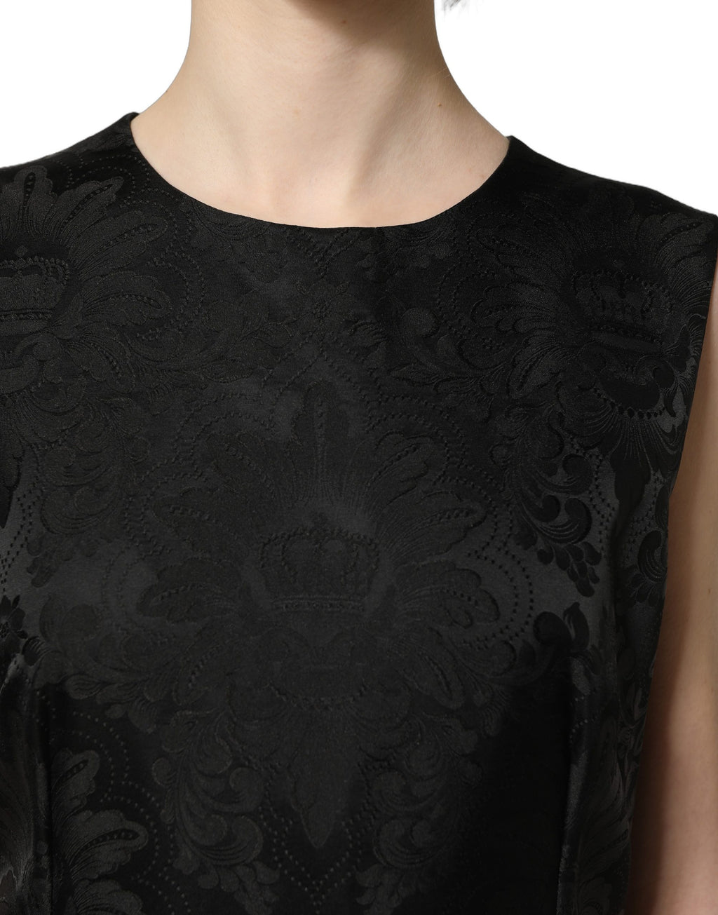 Robe sans manches Dolce & Gabbana en jacquard floral noir, coupe évasée et élégante, pour femmes.