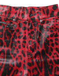 Jeans skinny en denim rouge à imprimé léopard Dolce & Gabbana, taille haute, coupe ajustée, visible en gros plan.
