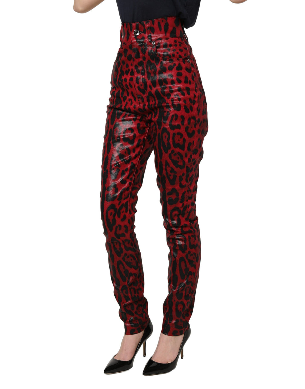Jeans en denim rouge à imprimé léopard, coupe skinny taille haute, de la marque Dolce & Gabbana, vue sur l'image.