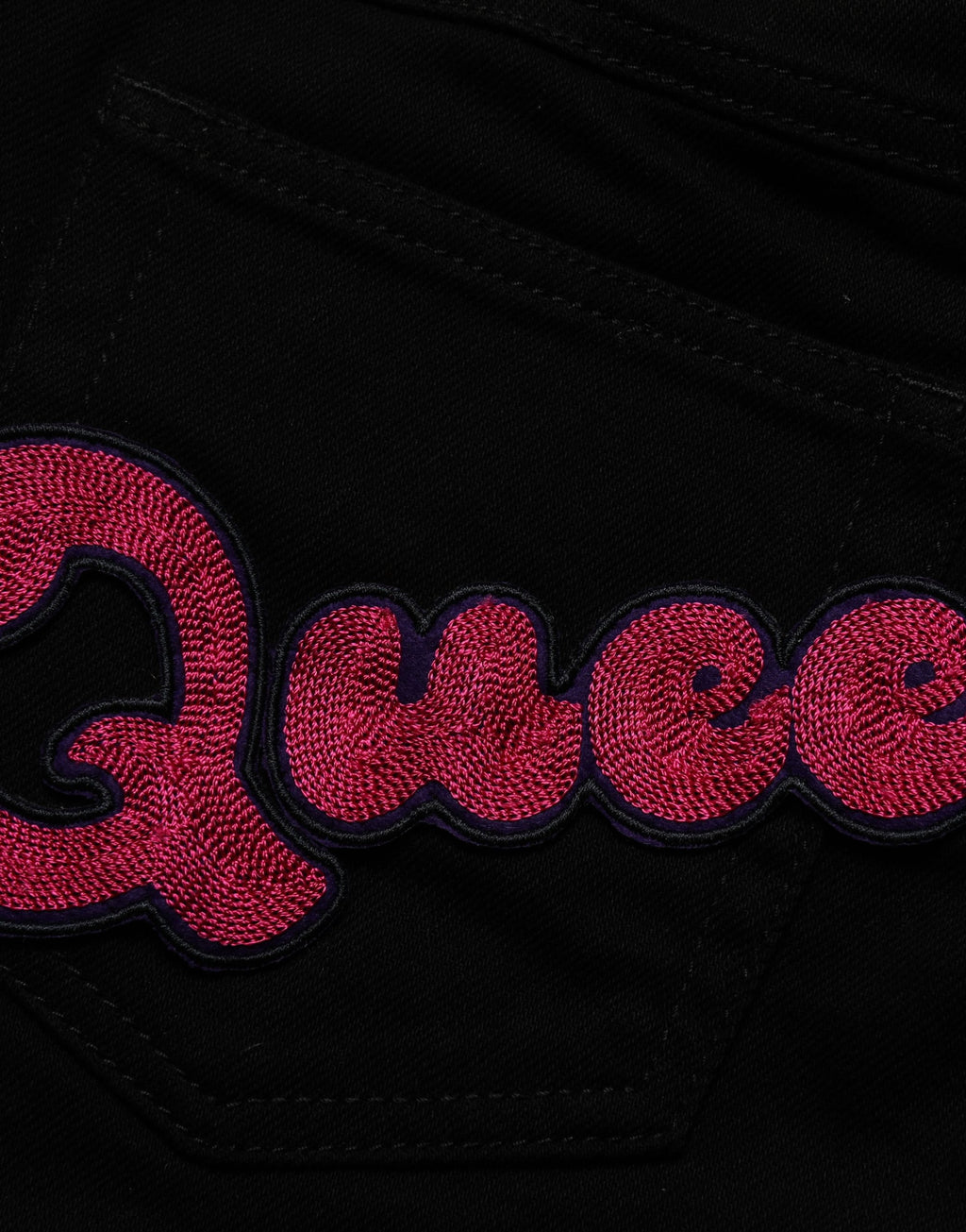 Jeans en denim noir Dolce & Gabbana Queen Embroidery, coupe slim avec broderies élégantes, style tendance et sophistiqué.